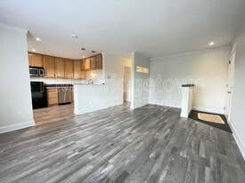 8065 N Ivanhoe St in Portland, OR - Building Photo