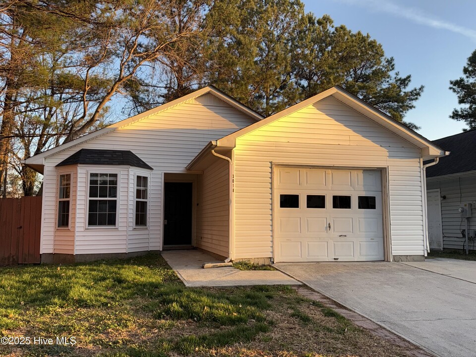 3018 Derby Run Rd in Jacksonville, NC - Building Photo