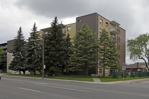Alexis Court in Toronto, ON - Building Photo