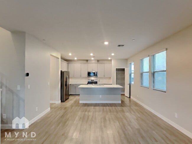 486 Fairview Hills St in Las Vegas, NV - Building Photo - Building Photo