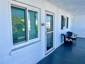 1625 Leisure Dr in Bradenton, FL - Building Photo