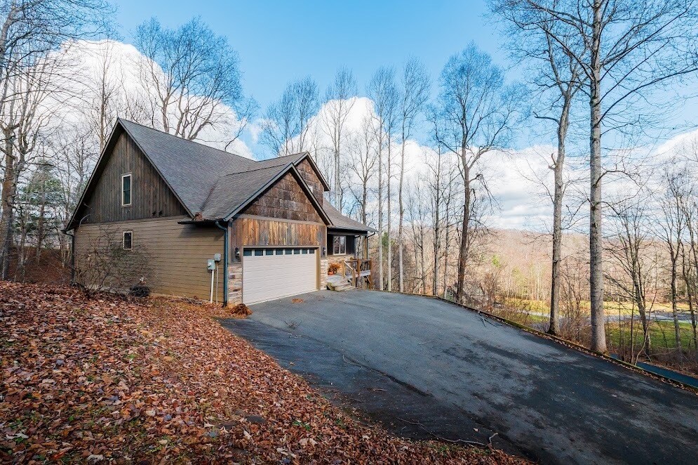 211 Spicewood Dr in Boone, NC - Building Photo