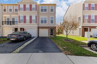 15687 John Diskin Cir in Woodbridge, VA - Building Photo