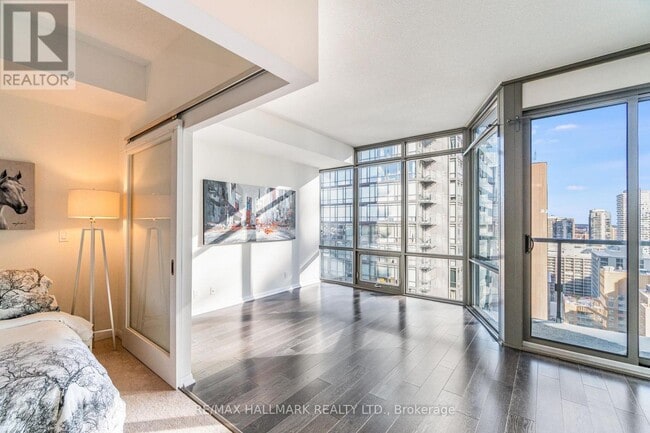property at 832-2832 Bay St.