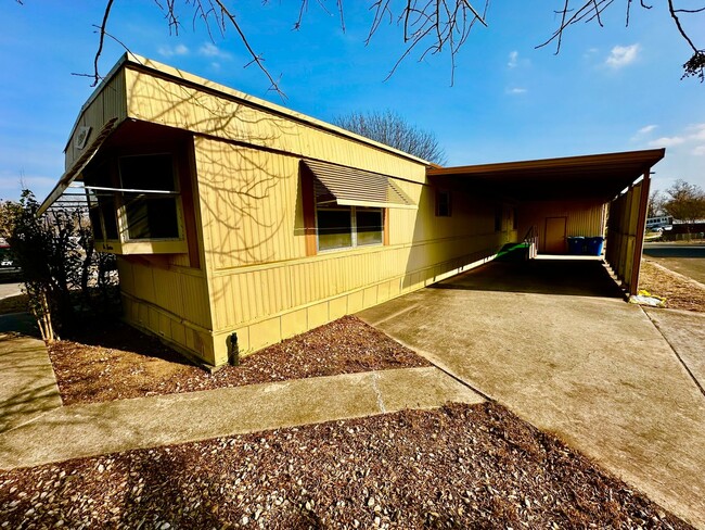 114 Box Elder Dr in Kerrville, TX - Building Photo - Building Photo