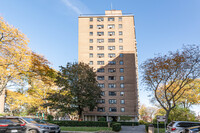 33-43 14th St in Astoria, NY - Foto de edificio - Building Photo