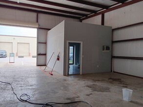 1501 Industrial Dr in Weslaco, TX - Foto de edificio - Building Photo