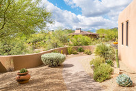 10397 Loving Tree Ln in Scottsdale, AZ - Foto de edificio - Building Photo