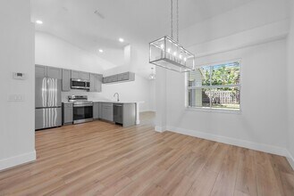 1835 Service Rd in North Palm Beach, FL - Building Photo - Building Photo