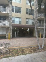 1805 Sans Souci Blvd, Unit 428 in North Miami, FL - Building Photo