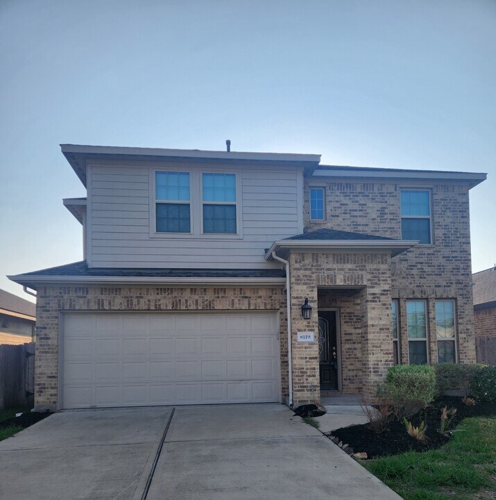 8119 Bellwick Bay Ct in Richmond, TX - Building Photo