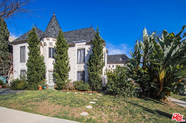 152 S Roxbury Dr in Beverly Hills, CA - Building Photo - Building Photo