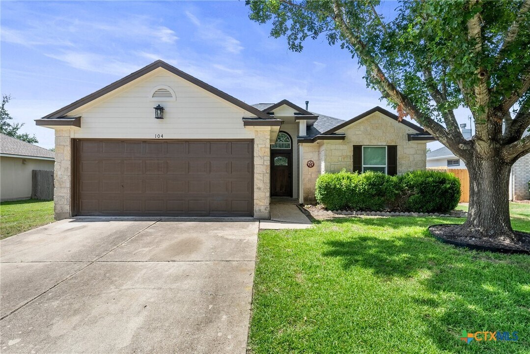 104 Harvest Ln in Hutto, TX - Building Photo