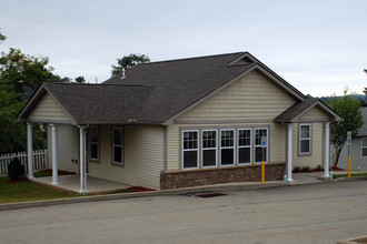 Uniontown Family Homes in Uniontown, PA - Building Photo - Building Photo