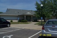 Knollwood Square Apartments in Annandale, MN - Building Photo - Building Photo