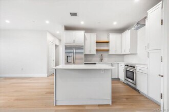 132 Halstead Ave in Harrison, NY - Foto de edificio - Building Photo