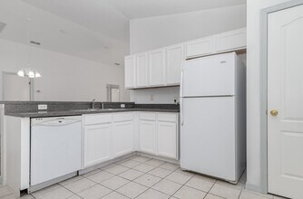 923 Sandy Ridge Dr in Davenport, FL - Foto de edificio - Building Photo