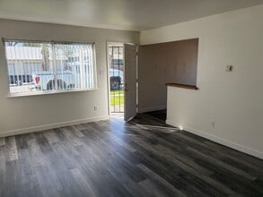 3rd, Unit A in Roseville, CA - Building Photo - Building Photo