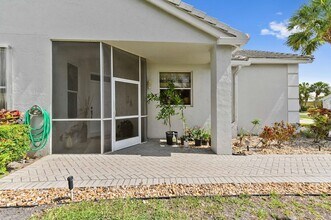 8319 Horseshoe Bay Rd in Boynton Beach, FL - Foto de edificio - Building Photo