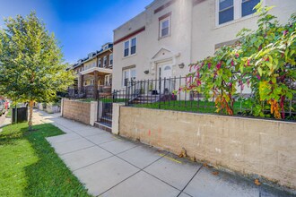 303 Seaton Pl NE in Washington, DC - Building Photo - Building Photo