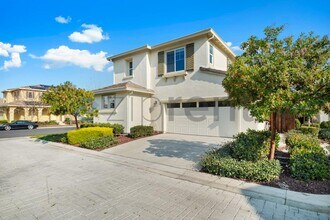 2060 Salice Wy in Brentwood, CA - Building Photo - Building Photo