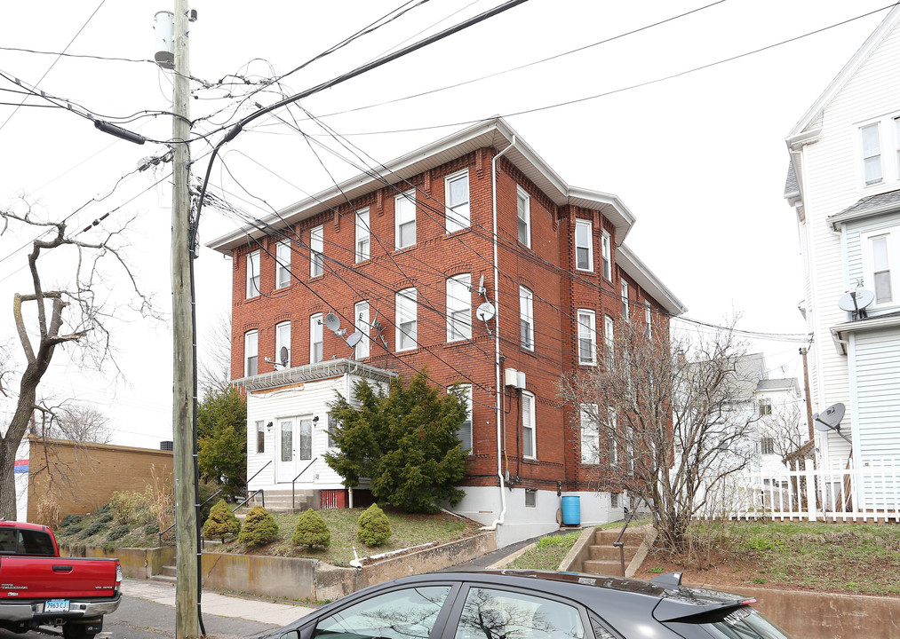 392 Park St in New Britain, CT - Building Photo