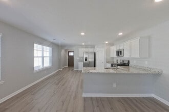 132 Denise Dr in Prattville, AL - Foto de edificio - Building Photo