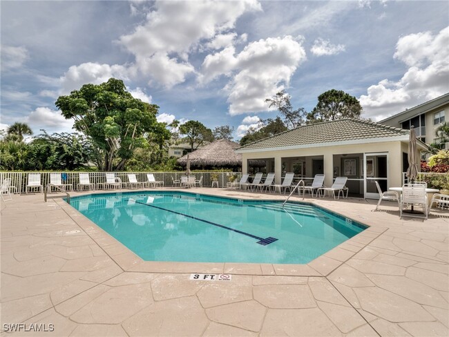 15425 Cedarwood Ln in Naples, FL - Foto de edificio - Building Photo