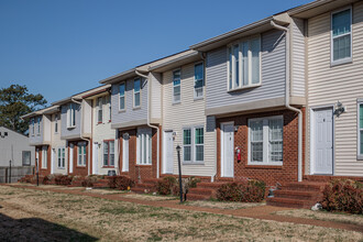 Woodland Manor Condominiums in Columbia, TN - Foto de edificio - Building Photo