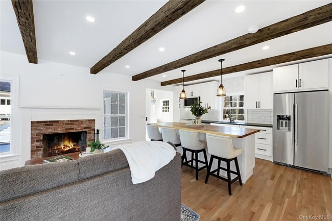 17C Basket Neck Ln in Remsenburg, NY - Building Photo - Building Photo