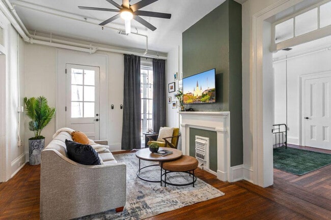 715 St Charles Ave in New Orleans, LA - Building Photo - Building Photo