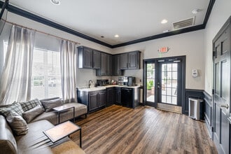 Legacy at Linden Park in Lynchburg, VA - Foto de edificio - Building Photo