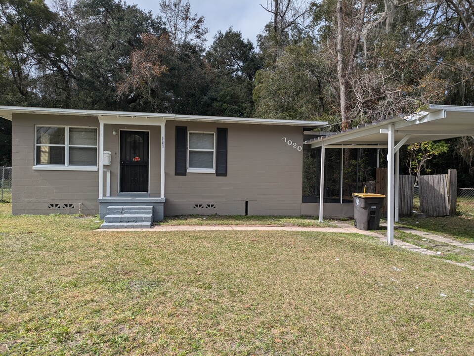 7020 W Virginia Ave in Jacksonville, FL - Building Photo