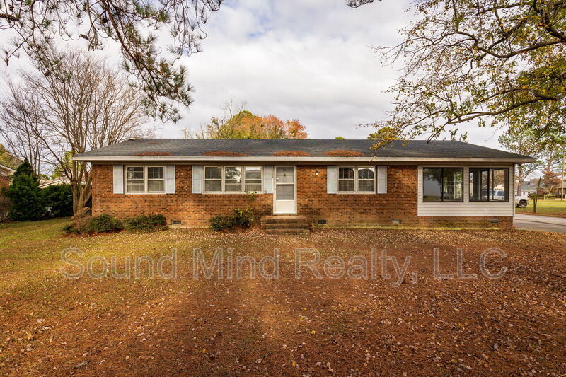 1026 E Birchwood Dr in Nashville, NC - Building Photo