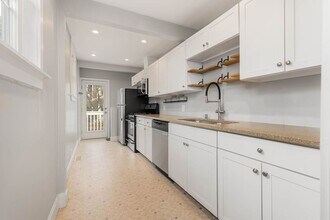 2340 N 58th St in Seattle, WA - Building Photo - Building Photo