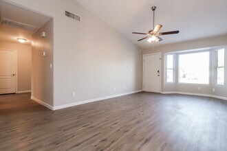 1611 S 63rd Dr in Phoenix, AZ - Building Photo - Building Photo