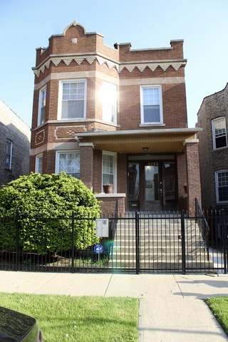 4213 W Kamerling Ave in Chicago, IL - Building Photo