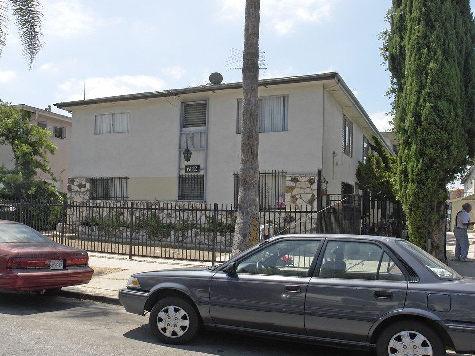 6112 Romaine St in Los Angeles, CA - Building Photo