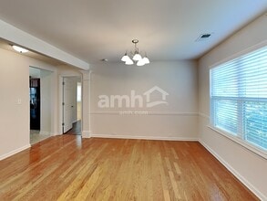975 Donington Cir in Lawrenceville, GA - Building Photo - Building Photo