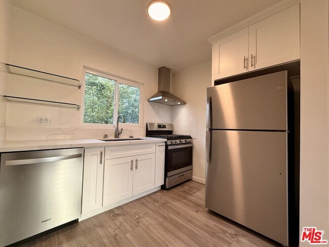 5246 Whitsett Ave in Los Angeles, CA - Building Photo - Building Photo