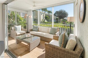 776 Willowbrook Dr in Naples, FL - Building Photo