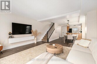 76 Lakepointe Dr in Ottawa, ON - Building Photo - Building Photo