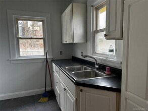 27 Howard Rd in Poughkeepsie, NY - Building Photo - Building Photo