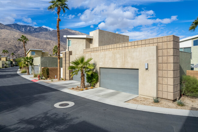 OCEO in Palm Springs, CA - Building Photo - Building Photo