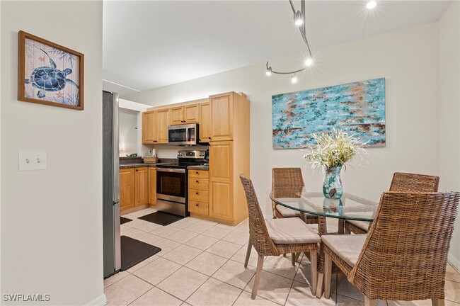 property at 465 Robin Hood Cir