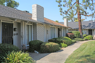 Bear Creek Manor in Merced, CA - Building Photo - Building Photo