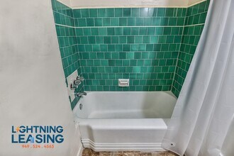 723 S Alvarado St in Los Angeles, CA - Building Photo - Building Photo