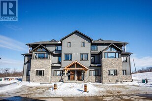 106 Alpine Springs Ct in Blue Mountains, ON - Building Photo