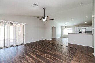 484 W Gascon Rd in San Tan Valley, AZ - Foto de edificio - Building Photo