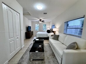 1419 Washington St in Hollywood, FL - Building Photo - Building Photo